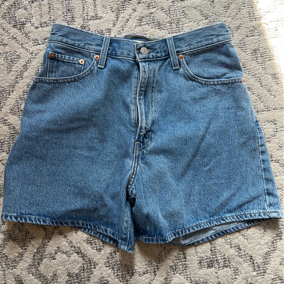 Levi’s Cinch Mid-Thigh Women's Shorts Light Blue Jean Shorts - Picture 7 of 10